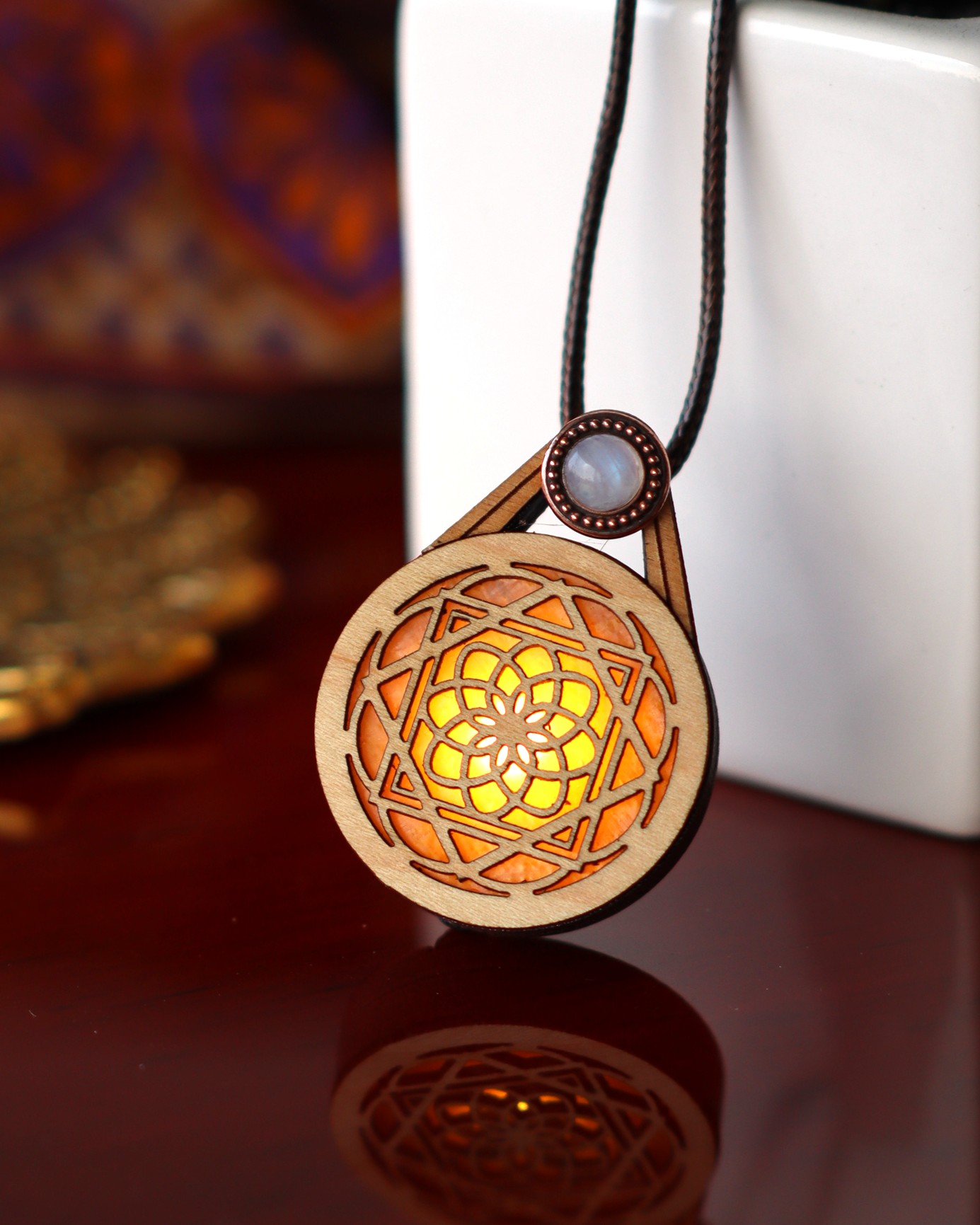 Glowing Stained Glass Wooden LED Pendant | Eternal Atom