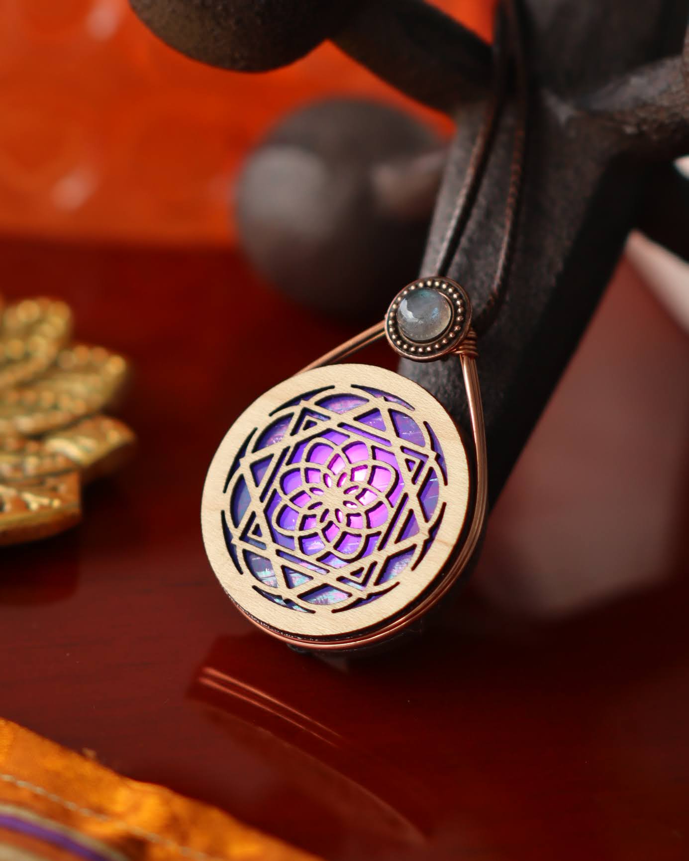 Wire Wrapped Glowing Stained Glass LED Pendant | Eternal Atom
